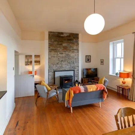 The Old School House, Moymore, Holiday home