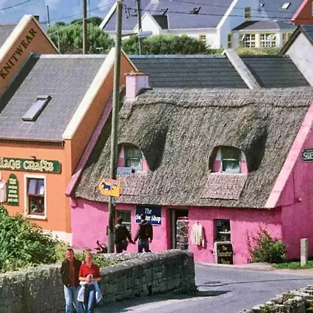 The Old School House, Moymore, Feriehus
