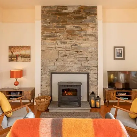 The Old School House, Moymore, * Lahinch