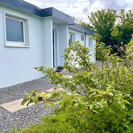 The Old School House, Moymore, Holiday home *