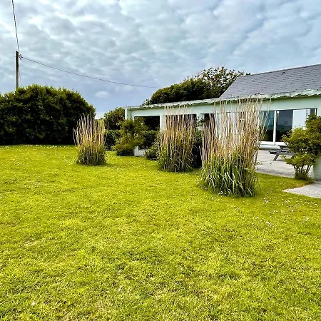 The Old School House, Moymore, Feriehus *